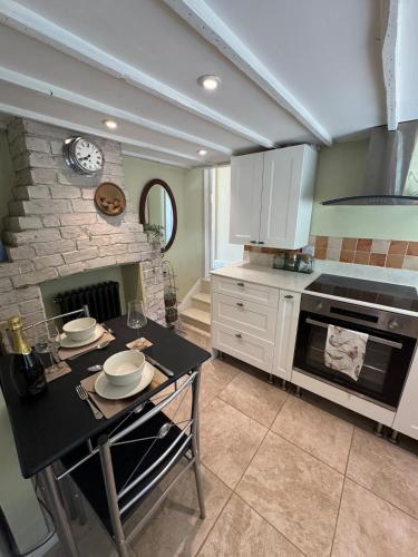 Cosy One Bedroom Cottage, full kitchen and living in Papworth