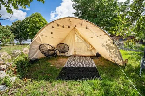 Tipi Jurte Zelt in der Seenplatte in Carpin, Deutschland
