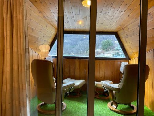 Appartement au calme avec vue sur pays des écrins (Appartement au calme avec vue sur pays des ecrins) in Saint-Martin-de-Queyrieres