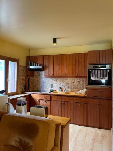 Appartement au calme avec vue sur pays des écrins (Appartement au calme avec vue sur pays des ecrins) in Saint-Martin-de-Queyrieres