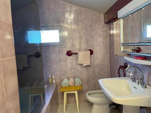 Appartement au calme avec vue sur pays des écrins (Appartement au calme avec vue sur pays des ecrins) in Saint-Martin-de-Queyrieres