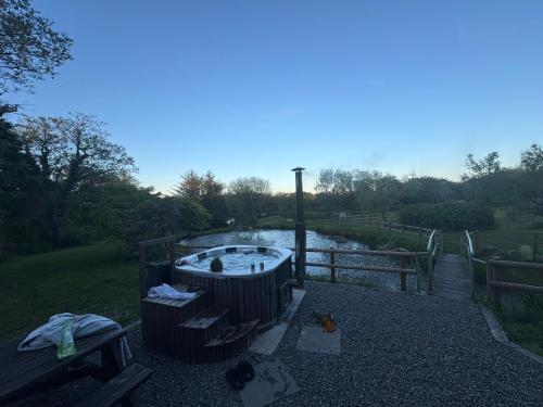 Brynmeini Lake Lodge in Glandwr