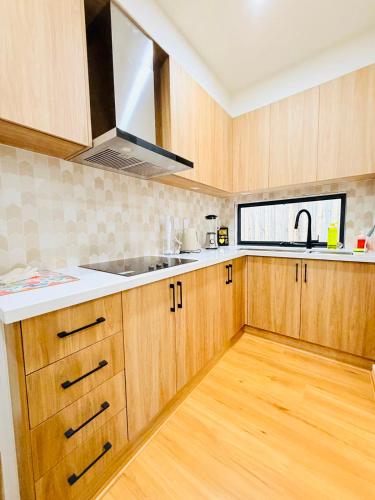 Comfort Suite with Ensuite Bathroom in Manor Lakes