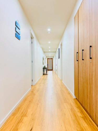 Comfort Suite with Ensuite Bathroom in Manor Lakes