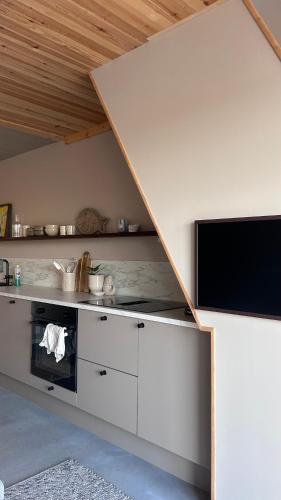 Micro-cabin in Røyksundskanalen in Mosterhamn