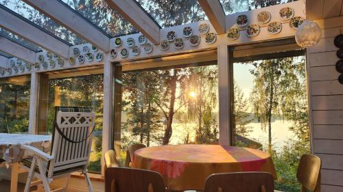 Altan/terrasse, Bright summer apartment by the beach in Leppavirta