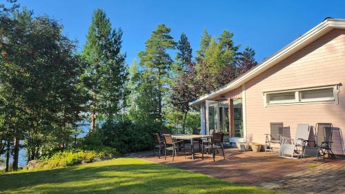 Udvendig, Bright summer apartment by the beach in Leppavirta