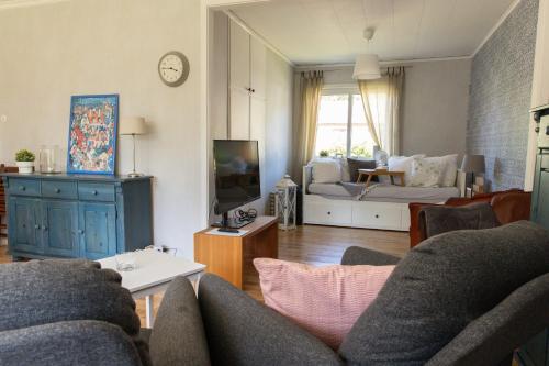 Cozy Smalandcottage Alsterfors 23 - towels, bed linen and toiletries provided - in Hohult