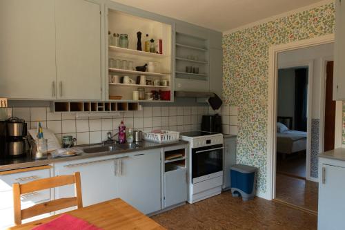 Cozy Smalandcottage Alsterfors 23 - towels, bed linen and toiletries provided - in Hohult