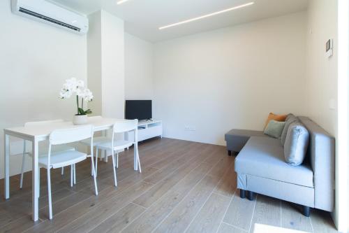 GuestHost - Lovely Apartment with Parking