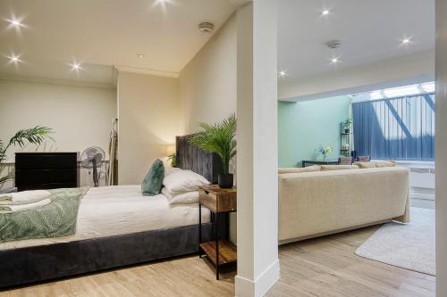 Westhill Road Apartment - image 4
