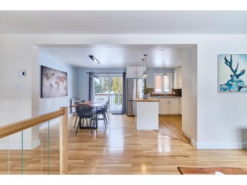 Four Seasons House Close to Lakes & Skiing in Saint Donat (QC)