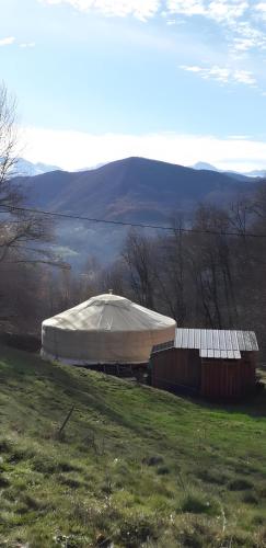 Viesnīcas āriene, Yourte Rosane 4 saisons - 60m2 in Biert