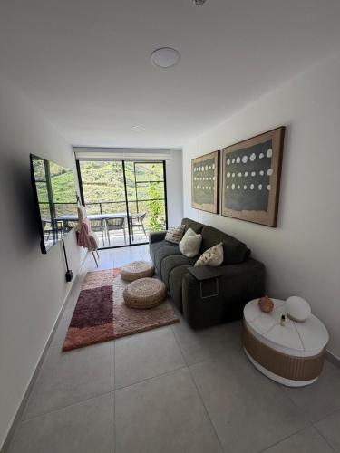 New 2BR Apartment with Beautiful Mountain Views