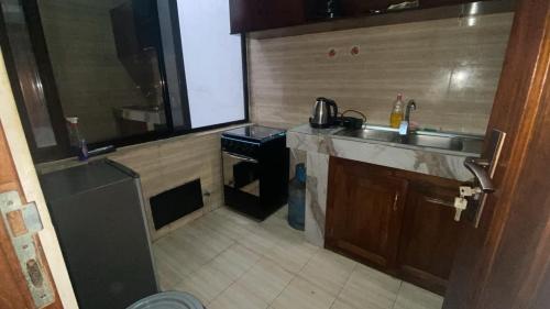 Oriline Business 106 - Grand Appartement Moderne avec Clim WiFi Gardien pour 4 Personnes Max - Mougali - image 3