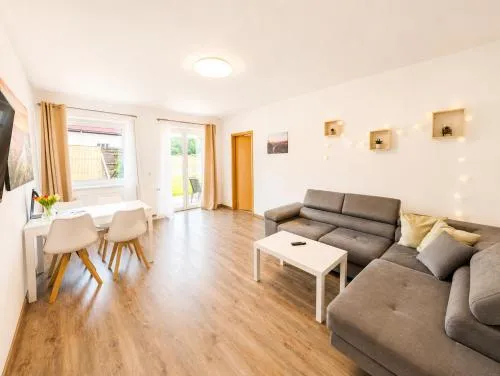 Urlaubsmagie Ferienwohnung Wiesengrün - direkt am Wanderweg - für 6P - W6 in Sebnitz, Deutschland
