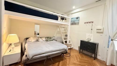 Carre d Or Elegant Studio 2 to 4 Guests 2 Min to the Beach