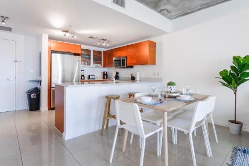Kitchen, Stylish 1BR - Free Parking - Walkable Area in Watson Island