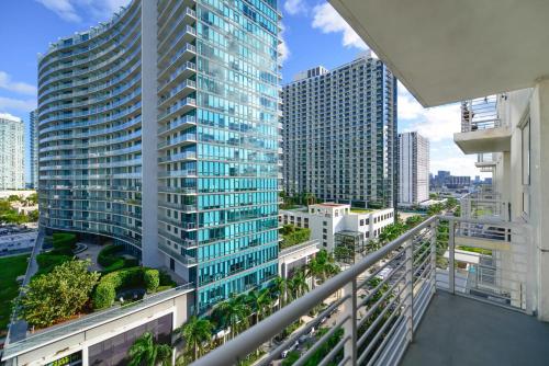 Surrounding environment, Stylish 1BR - Free Parking - Walkable Area in Watson Island