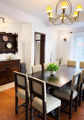 Pinewood Beach Villa- Colares in Azenhas do Mar
