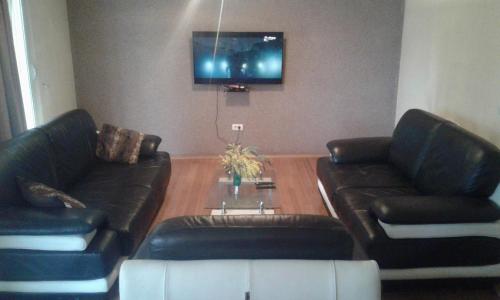2 bedrooms, 3 beds