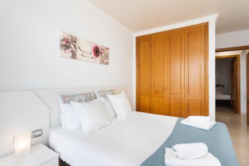 Apartamento con piscina climatizada y vistas 3