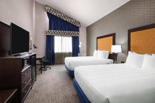 2 queen beds