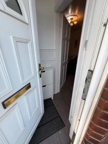 #187 Modern Retreat Near Warrington Centre - for 5 in Cheshire