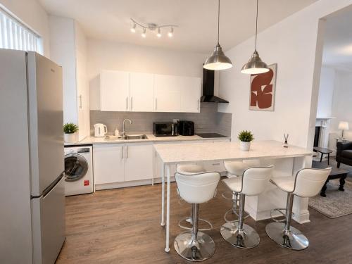 #187 Modern Retreat Near Warrington Centre - for 5 in Cheshire