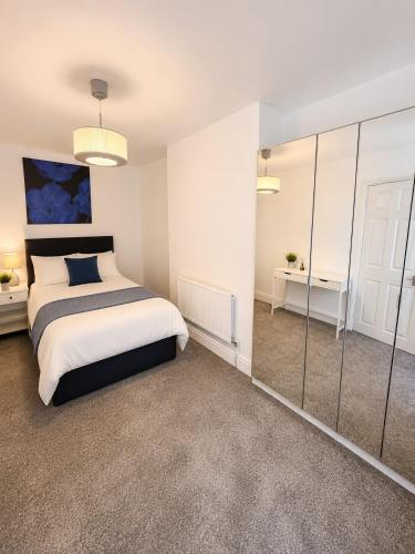 #187 Modern Retreat Near Warrington Centre - for 5 in Cheshire