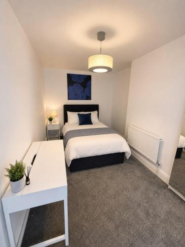 #187 Modern Retreat Near Warrington Centre - for 5 in Cheshire