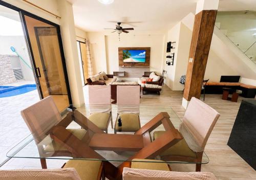 Luxury Beach House 5 Bedrooms Private Pool & BBQ