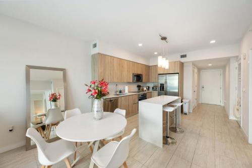 Facilities, Ionica Urban Getaway: Luxurious Pool and Parking in Watson Island