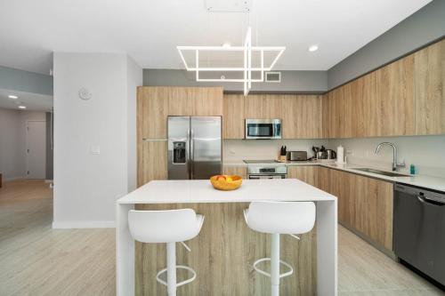 Kitchen, Ionica Urban Getaway: Luxurious Pool and Parking in Watson Island