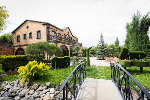 Villahillsmughni in Ashtarak