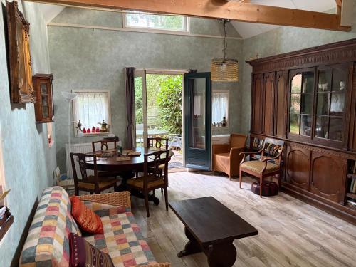 溫馨山間小屋 (Cozy Cottage) in 東區