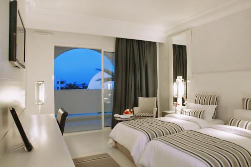 2 double beds, 2 twin beds