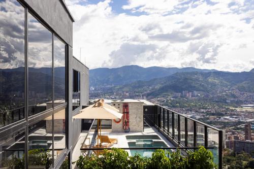 Luxury City View Apartment Las Palmas Alto with Pool, Gym & Jacuzzi