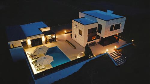Cube - Villa & Pool