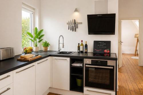 Nuju Rentals - 4-zimmer, 10 Gaste, Wintergarten & Terrasse & Parkplatz - Bielefeld