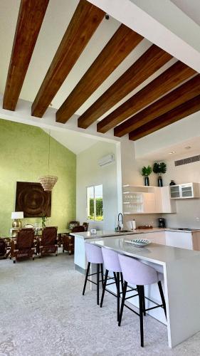 5BR Luxury Oasis Pool Golf & Lake Ocean acces - image 2