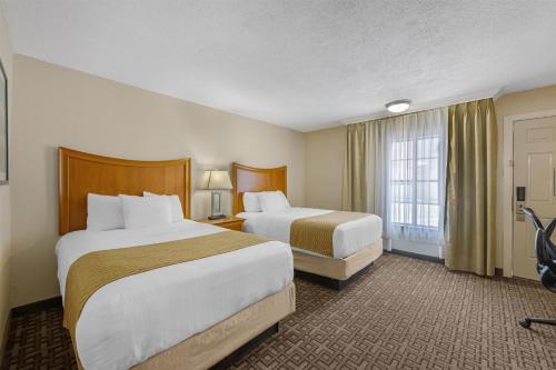 2 double beds