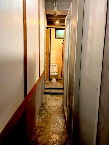 Bany, Crew Bangkok Hostel at Old Town in Altres