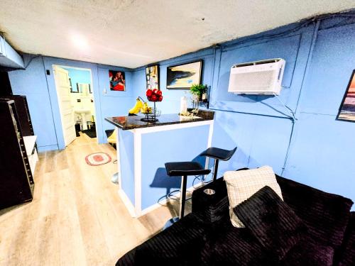 2 BEDROOM APARTMENT 20 min-Newark Airport 15 min- Stadium Downtown Newark- Branch Brook park inn in Belleville (NJ)