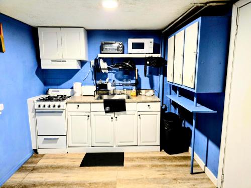 2 BEDROOM APARTMENT 20 min-Newark Airport 15 min- Stadium Downtown Newark- Branch Brook park inn in Belleville (NJ)