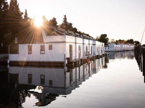 Kilátás, Dreamy houseboat by the sea with terrace and hot tub in Lucija