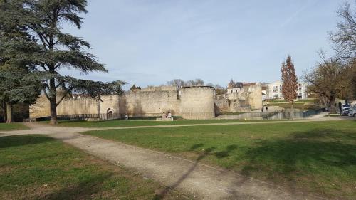 Fast Hotel Brie-Comte-Robert