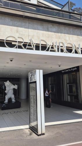 Gray d'Albion - Cannes Rue d'Antibes - 2 Minutes walk from Beach, Palais des Festivals, Boulevard de la Croisette - Free Parking