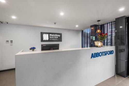 Lobby, MainStay Suites Abbotsford in Richmond