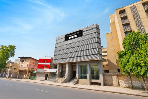 Townhouse Paldi Bus Terminal Ahmedabad Formally Neelkanth – Ahmedabad, TN